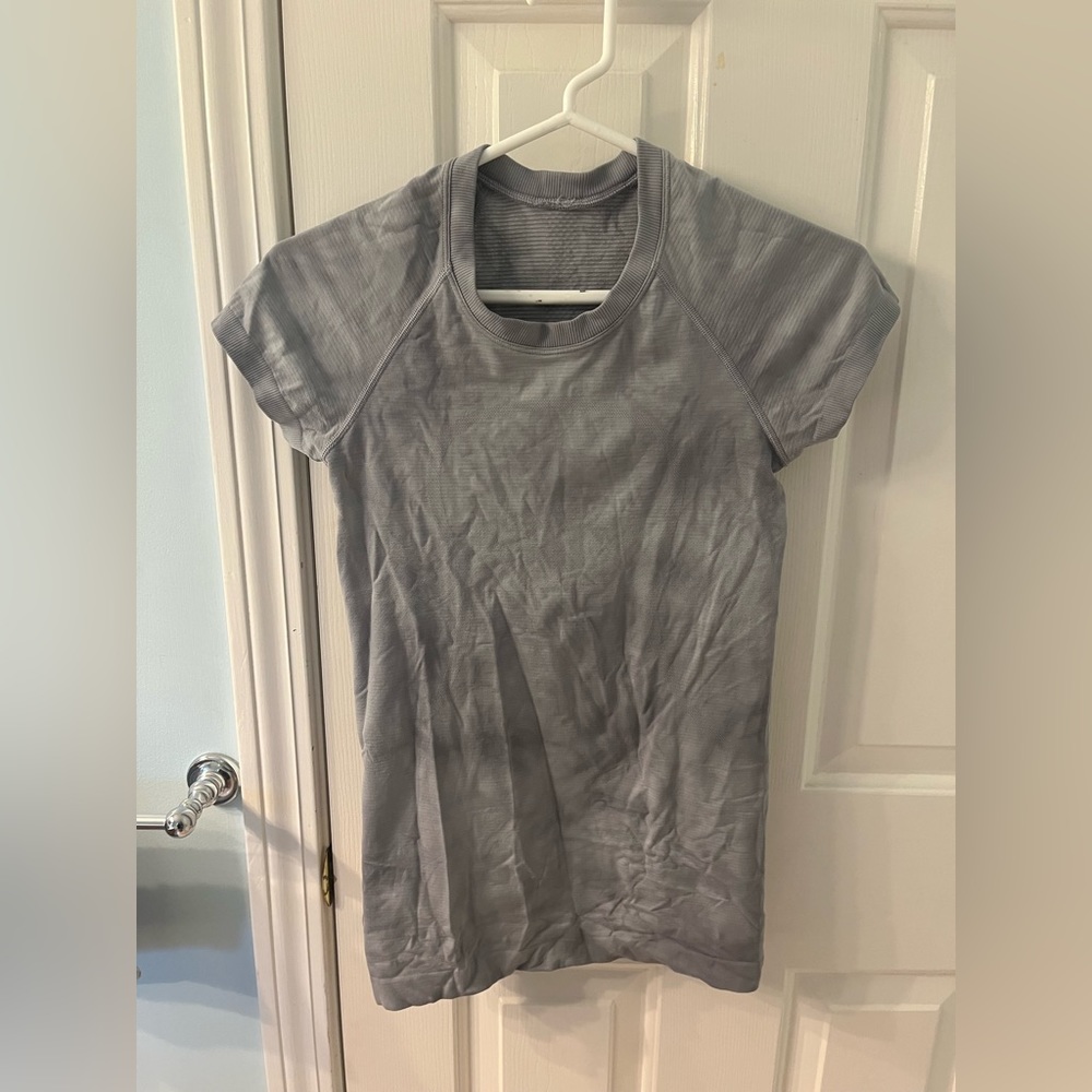 Lululemon swiftly tech size 4 short sleeve shirt